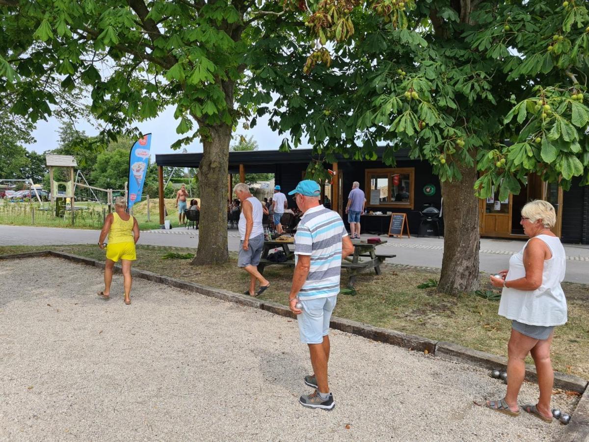 Bungalow 74 Op Recreatiepark De Wielen Sint Maarten Esterno foto